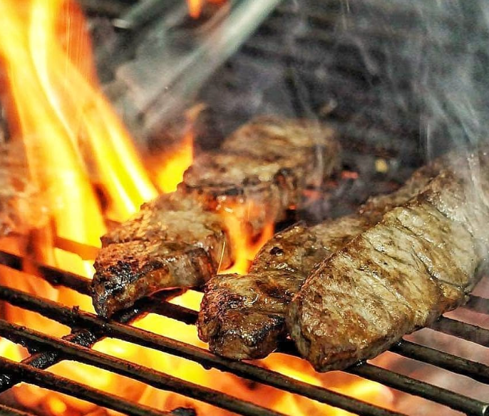 Megu_Qatar's tweet photo. Grilled to perfection 🔥 
Find us on Talabat, Rafeeq, Snoonu, Fingertips, Trackoo, Carriage, Foody, Akly, Wishbox and The Entertainer
Or 🤳 4409 5237
.
.
تحميص حتى الكمال
.
.
#wagyubeef #steak #grilled #meguqatar #Foodbloggers #foodphotography #Qatarfoodbloggers #instafood https://t.co/QKuWhKqVzK