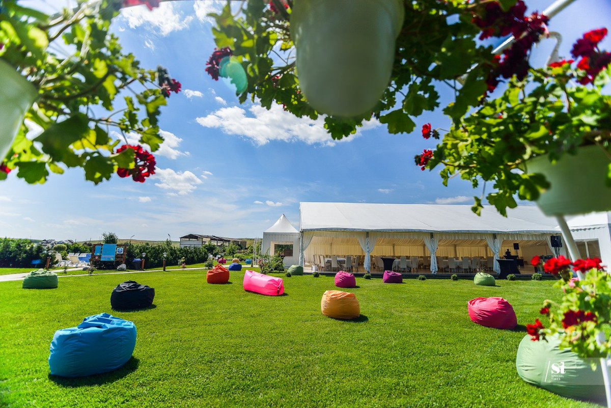 UpEventCluj's tweet photo. Summer Vibes 
Photo: Amalia Talihan
https://t.co/ypH8JfkbQT
#newchallenges #summer #upevent #summerevent #eventplanner #eventlogistics #eventdeco #bestteam #makeitcount #readyforsummer #readyfornewchallenges #eventmanagement #loungefurniture #corporateevent #coolrentals #cluj https://t.co/2KxaIfAofQ