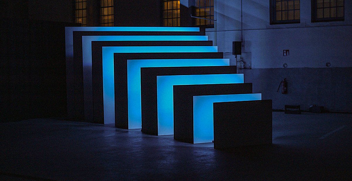 pmamagazin's tweet photo. Der #Kreativdirektor & #Lichtdesigner Koert Vermeulen wollte zur Feier des 25-jährigen Bestehens seines Kreativdesignbüros #ACTLD etwas ganz Besonderes machen. Bei den #Scheinwerfern wählte er deshalb #Equipment aus dem Hause @Robelighting: https://t.co/FKMMdDYVv6 https://t.co/v0AlPlFSqW