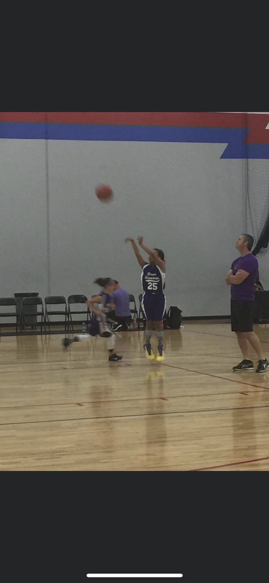 BrianMabe1's tweet photo. As a 3rd grader that shooting form was on full display! Gonna be dropping bombs this coming year as a 7th grader. #tallpg https://t.co/Iao6AlxO2t
