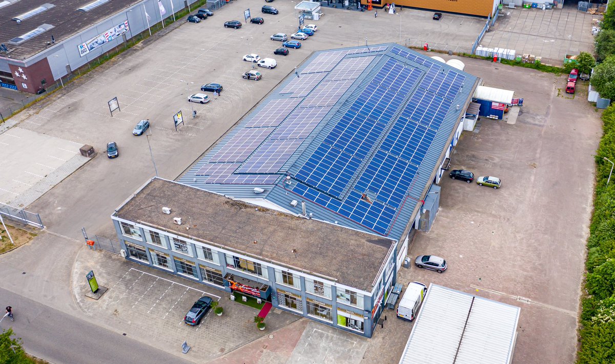zonnegilde's tweet photo. Opnieuw een installatie in opdracht van #Enviem voltooid.
Deze keer mochten wij een pand aan de Edisonstraat in #Zevenaar verduurzamen met in totaal 696 #zonnepanelen.
Meer informatie over gesubsidieerde én gefinancierde #zonnesystemen? Neem dan nu #contact met ons op. https://t.co/umVpquKPo2