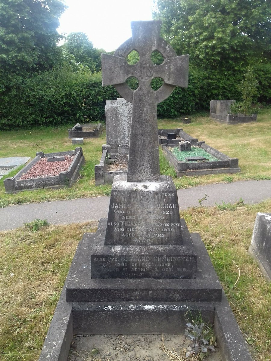 InscriptionsWw1's tweet photo. #RememberedHere
Private Bernard Cunningham
Killed in action 13 October 1915
Aged 21
#SherwoodForesters
#StMarysChurch #Greasley #Nottinghamshire
#WW1 #LestWeForget
Online records via https://t.co/1kULjXXqGj https://t.co/2XOBWz2Z3k