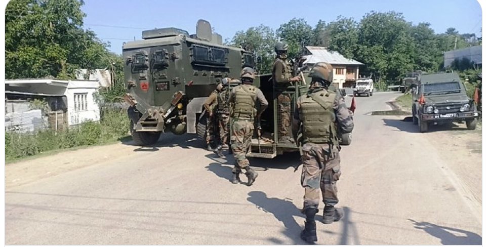 fahim_kayani's tweet image. Kashmir can't breathe!!!!
12 Youth have been martyred by Indian army in last four days.
How much blood needs to be spilt in the streets of Kashmir before the  world powers take notice.
#kashmirisbleeding 
Save Kashmir. Save Humanity