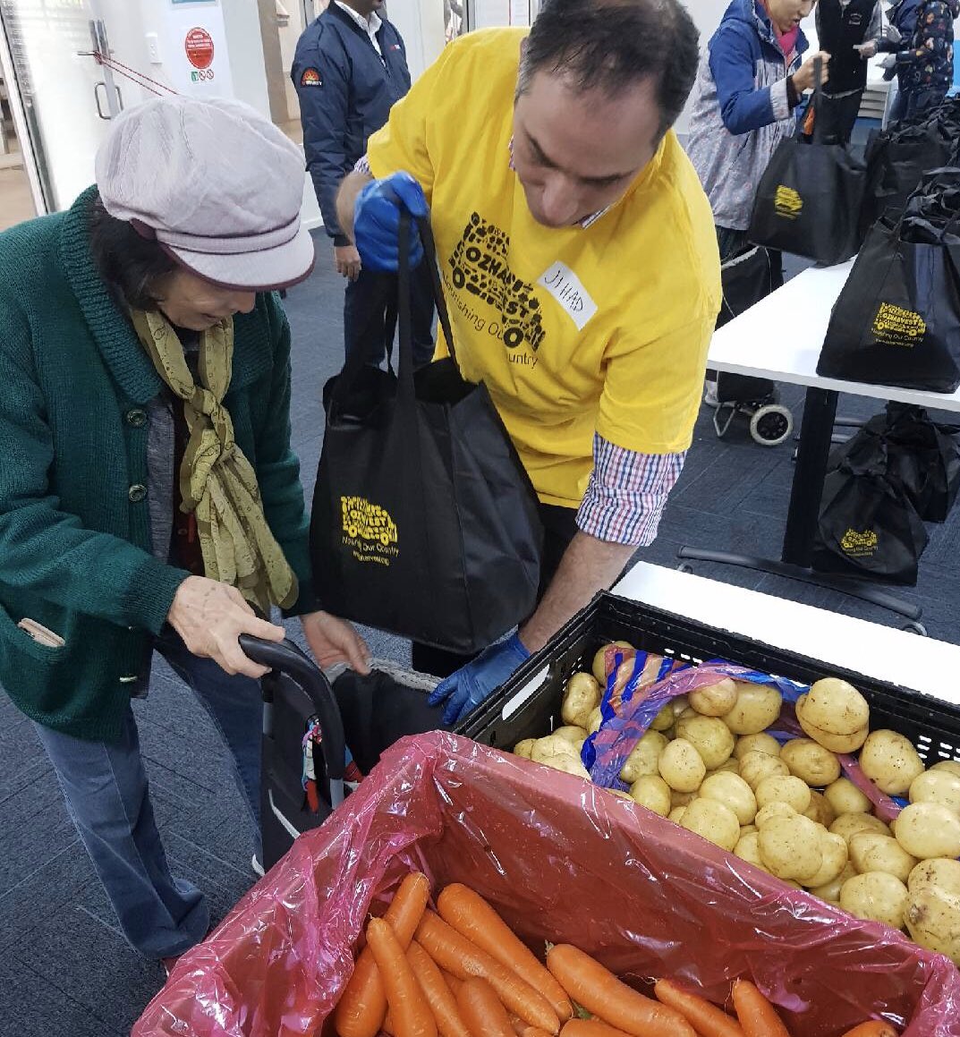 jihaddibmp's tweet photo. Thanks @OzHarvest for inviting me to help wth food distribution. It was excellent to see, first-hand how you are making a difference to people’s lives. #BeKind https://t.co/Cl8YAUrh0R