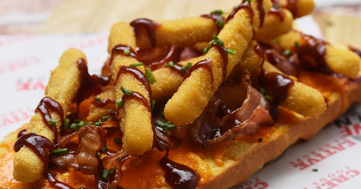 The sandwich with a difference! Top a soft brioche baguette with grated cheddar cheese, smokey bacon, #HouseofLords Deluxe BBQ Sauce and our delicious #HarvestFarms Chicken Fries for a lunch with wow factor! #foodideas #recipes #foodies creativefoodseurope.eu/serving-sugges…