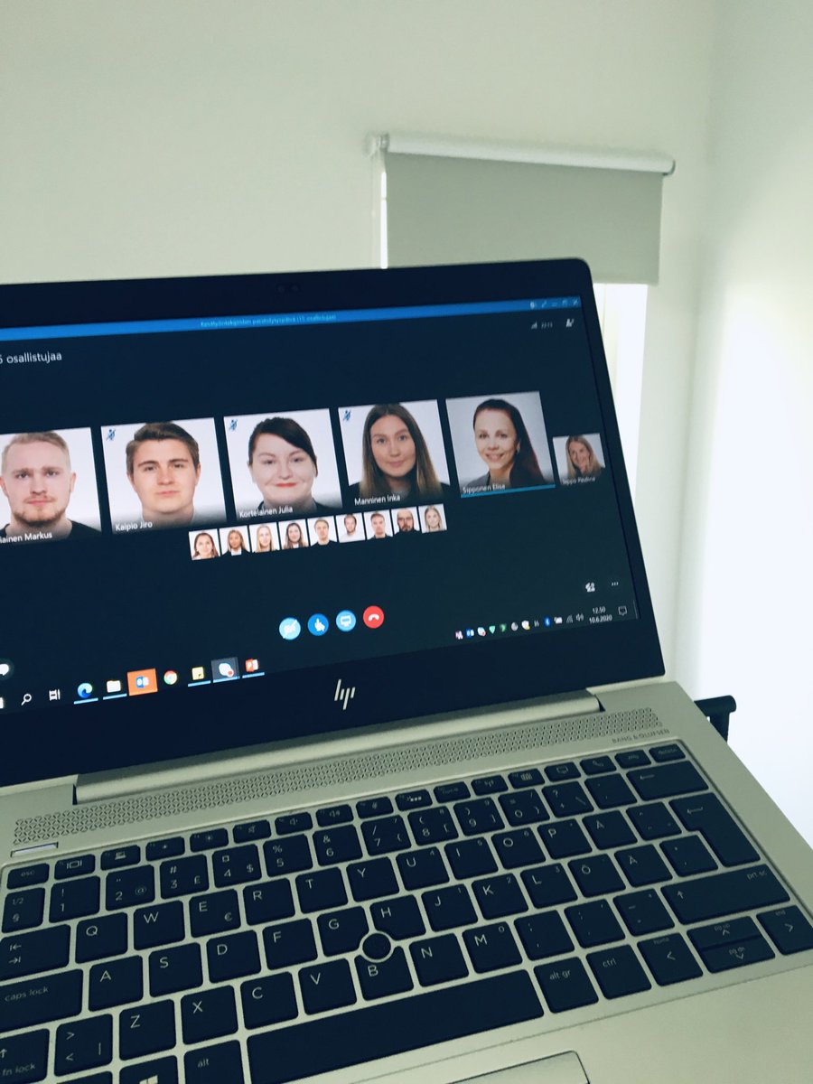 Perinteinen kesätyöpäiväkuva! Näin verkostoiduttiin tänä vuonna. ⁦<a href="/elisasipponen/">Elisa Sipponen</a>⁩ siellä kommentoi ryhmätöitä yritysten omistajavaihdokseen liittyen. 😀
#finnveralaiset