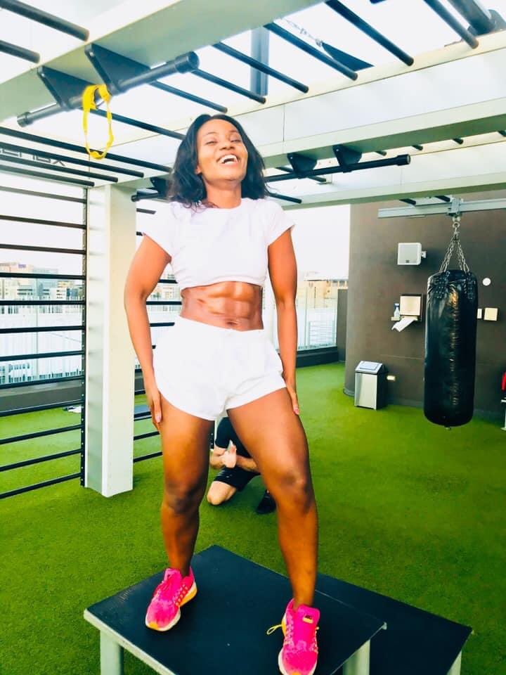 Fulu_S's tweet photo. Midday AB HIIT to renew energy and focus 💃🏼 💻
Plank 
Sit-ups 
30 sest rest 
Russian twists 
Flutter kicks 
20 sec each exercise 

2 sets.Let’s 🏋🏾‍♀️ 
#day75oflockdown 
#getfitwithfulu
#fetchyourbody 
#fitness 
#lockdown
#WednesdayMotivation 
#exercising https://t.co/cBeY84xj9v