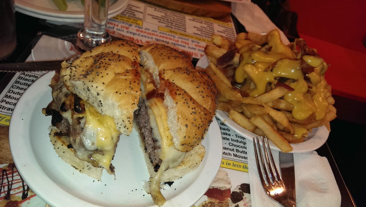 IkeMagnifico's tweet photo. This was my lunch 5 years ago today. I need to visit this place again #ChickAndRuths https://t.co/67jw3hd86F
