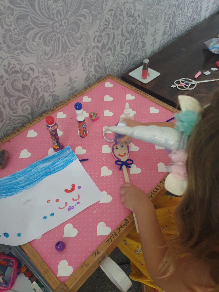 Smiler0806's tweet photo. @SherrierY1 Niamhs done her Rain Catcher This Morning, Now We're Hoping For More Rain... https://t.co/ZokeJycYP9
