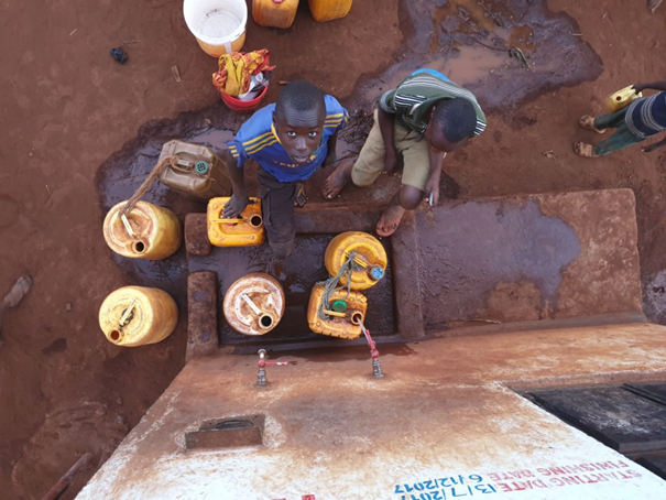 SiemensStiftung's tweet photo. 💧"By now our water stations are running in more than 10 countries worldwide and supply 100,000 people in the most remote regions reliably with safe drinking water" -  find out more about @Emp_Ppl_Award winner AUTARCON by reading our #epBlog: https://t.co/pycquu6yXn #SocEnt #SDG6 https://t.co/mWZkexm4j2