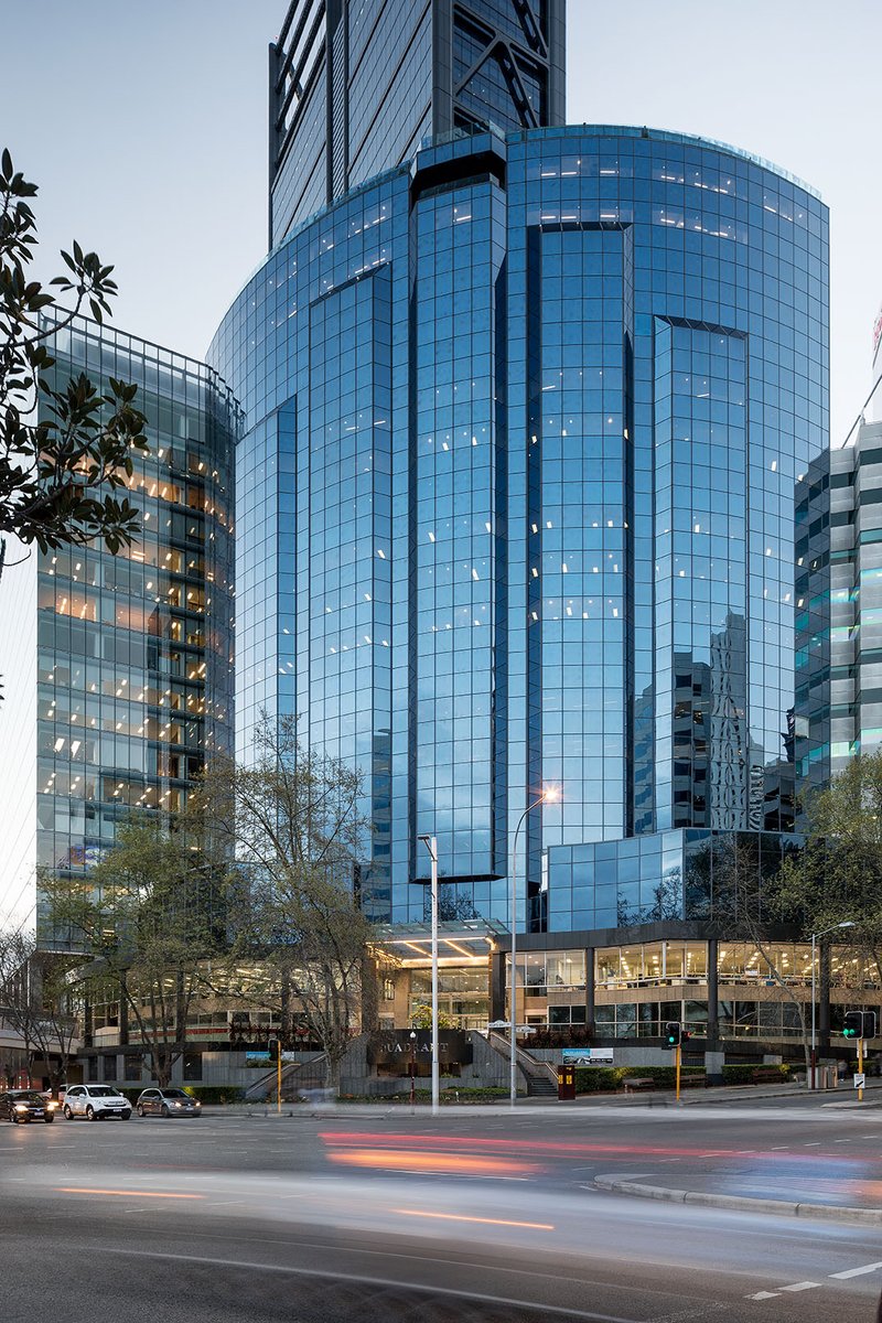 KeepEstate's tweet photo. SELLING 1 WILLIAM STREET FOR AN ABSOLUTE STEAL. PREPARED TO THROW IN A COUPLE OF BANTAMS TO SWEETEN THE DEAL. HOLLA IF YOU ARE SHORT OF OFFICE SPACE AND/OR EGGS. https://t.co/njedzmweBR