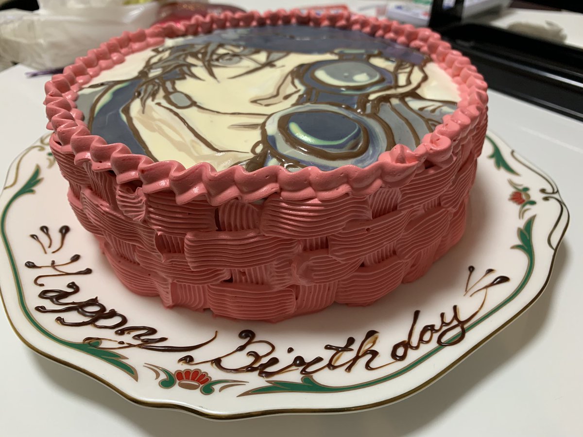 オカダ ミカ 手描きイラストケーキ Twitterissa 赤井さんのイラストケーキ 妹のお誕生日リクエストで作ったケーキです 色味がないから迷ってると言われたので 周りも絞ってあげました 映画は延期になってしまいましたが 来年赤井さんに会えるのを 楽しみに