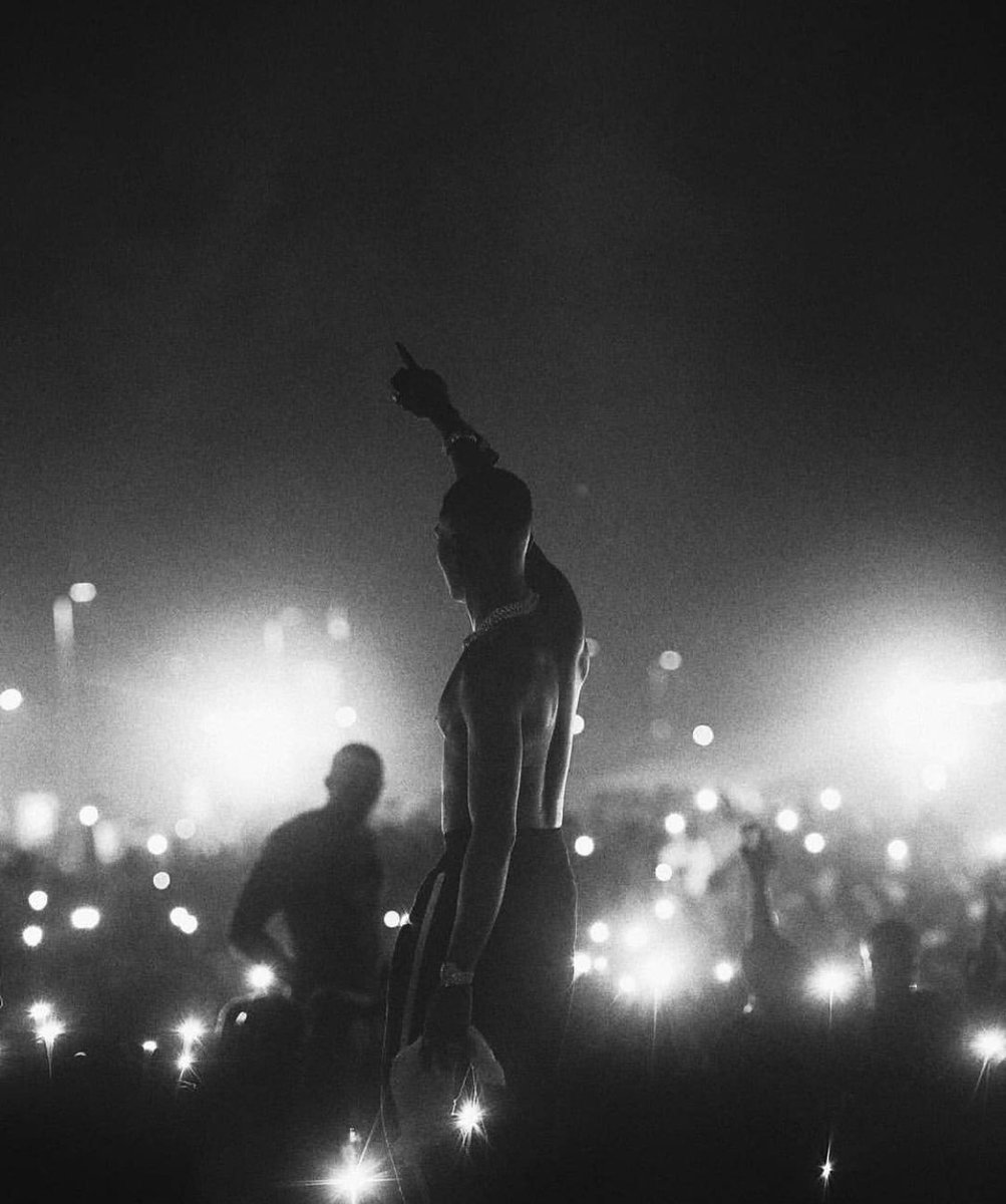 WizkidGallery's tweet photo. WIZKID 
MADEINLAGOS 2018❤️🦅 https://t.co/tAl3kr31qq