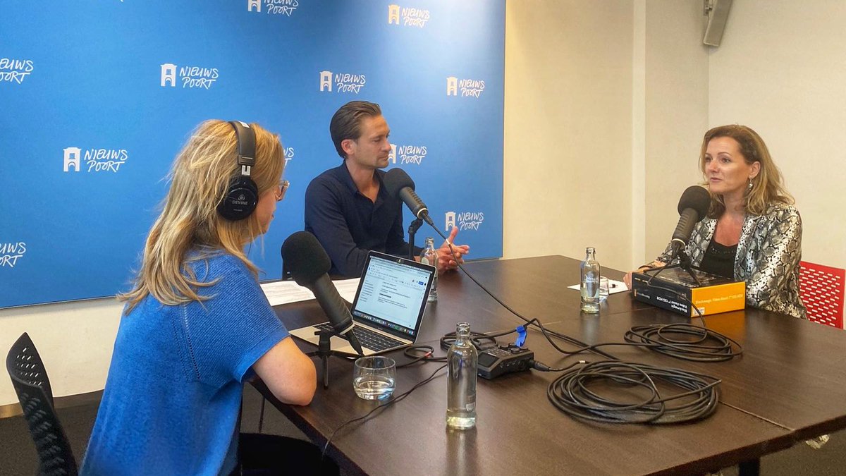 In #S2E04 van Café Europa gaan <a href="/MathieuLLSegers/">Stichting Gedachtegoed Mathieu Segers</a> &amp; <a href="/annettevansoest/">Annette van Soest</a> Backstage bij de Brusselse Besluitvorming. Samen met speciale gast <a href="/YvettevEechoud/">🕊️</a> nemen ze een kijkje in de EU-keuken! 🇪🇺

🎧Nu in je podcast-app &amp; via: haagschcollege.nl/podcast/cafe-e…