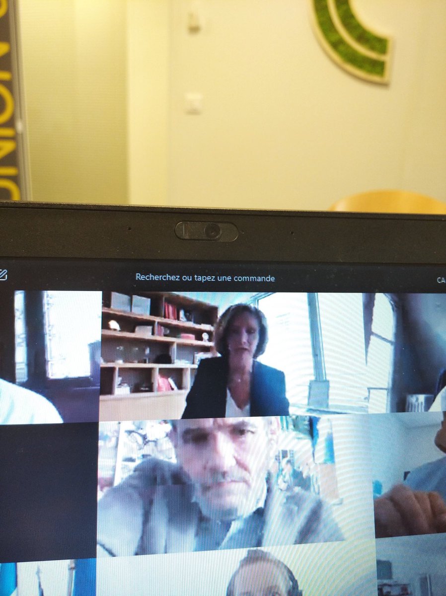 jfvigier's tweet photo. En conférence de presse avec ⁦@vpecresse⁩ pour présenter le #fondresilience crée par la region ⁦@iledefrance⁩ pour aider les commerçants artisans indépendants à sortir de la crise du #COVID avec un #pretatauxzero.#solidarite https://t.co/v1KVJJwFUo