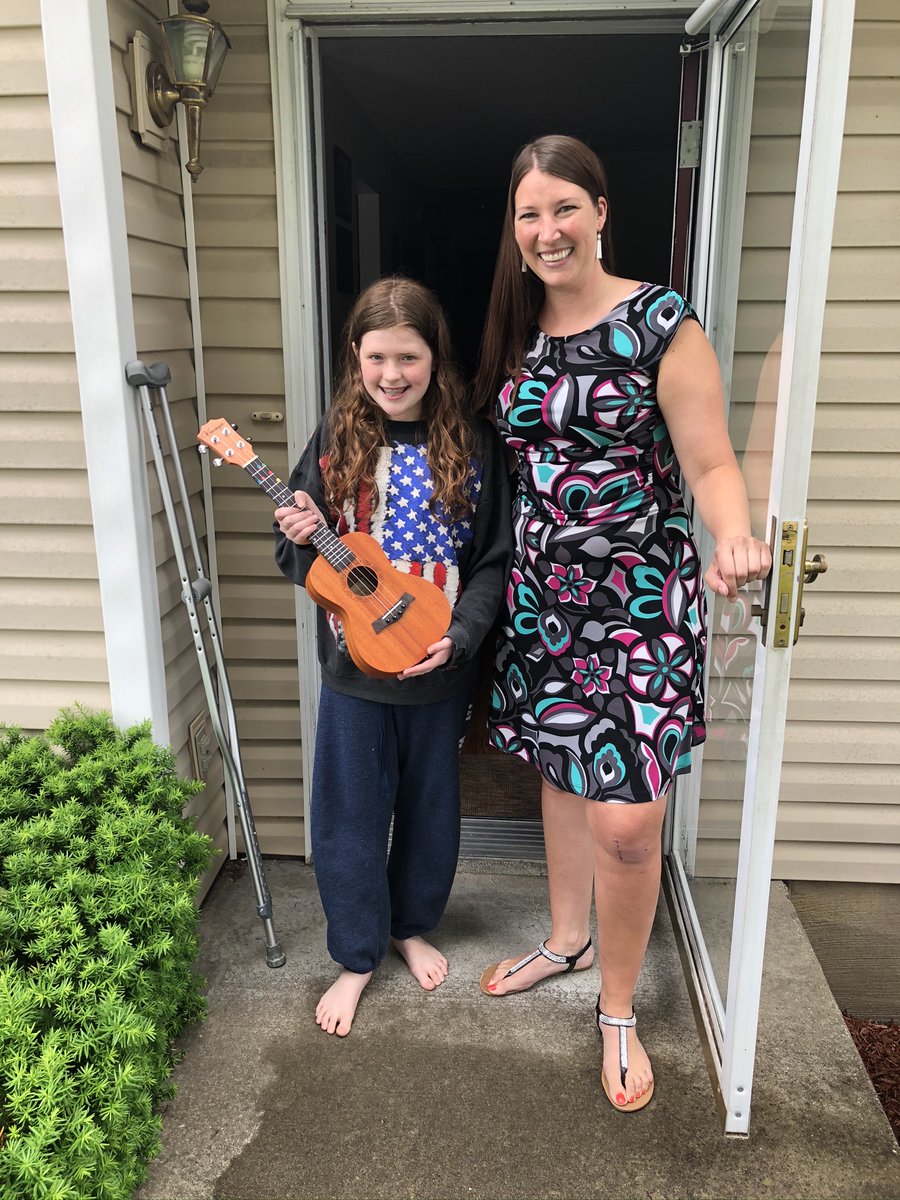 rucoschools's tweet photo. ‘It was definitely a new adventure’
@llelittlehawks music teacher introduces fifth graders to joy of ukuleles, students create their own instruments using household items
#RCSKeepLearning
LINK: https://t.co/U3KEpx3peK https://t.co/730v6NvgPw