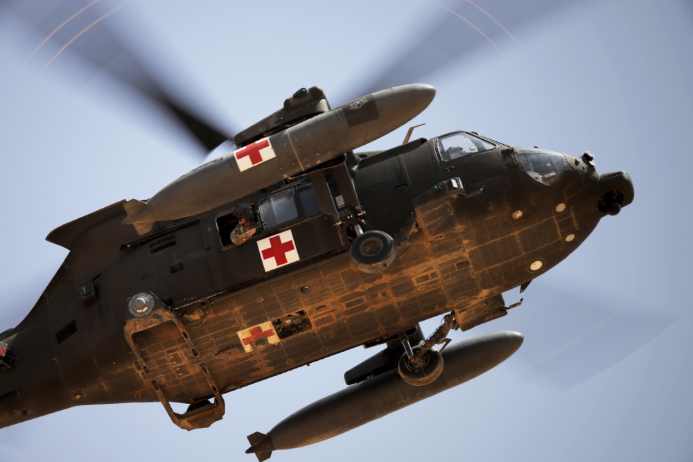 CSOJTF_Central's tweet photo. U.S. Army Special Forces rehearse medical evacuation during a patrol in northeast Syria on May 27. Special Operation Forces in Syria maintain their readiness to support of our Syrian partners’ operations to #DefeatDaesh. https://t.co/2s8dhJfTSp