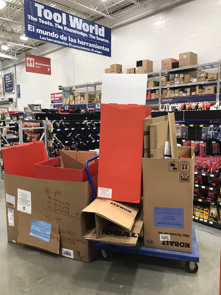 Tool pack down this morning,#1861.Gabe and Tony clearing the overheads.
<a href="/AndrewsP26/">Paul Andrews</a> <a href="/JaneenV_HRBP/">Janeen Valdes</a>