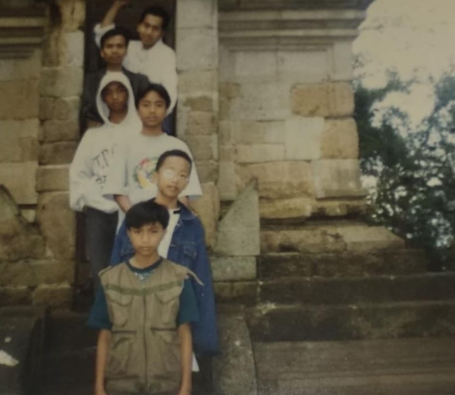 Yang ada difikiran dulu cuman "besok males sekolah" gak nyangka bakal punya pengalaman hidup se seru ini 😏 - ini pas lagi SMP lagi liburan pas mau ke SMU