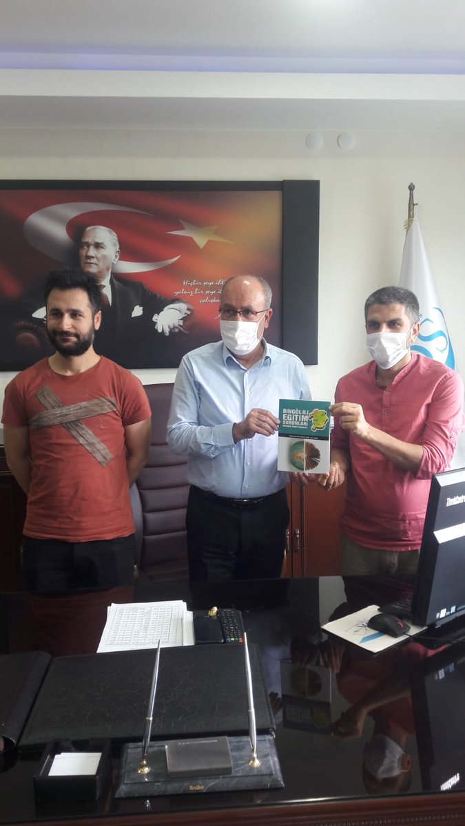 Kitabımızı SGK il müdurümüz Muzaffer Çakar beye takdim ettik.. desteklerinden ve samimi sohbetlerinden dolayı kendisine teşekkur ederiz.