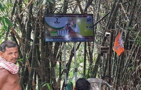 tyagi_iqbal's tweet photo. 72000 LEDs worth 144 Crore Rupees used in virtual rally of #AmitShah &amp; they want “Janta” to donate generously..for what, for this? The hunger for power makes people deaf and dumb. But who cares? 🤷🏼‍♂️
Wait 🤚🏼 👉🏼 #PMCares https://t.co/Ow4RmAmgXb