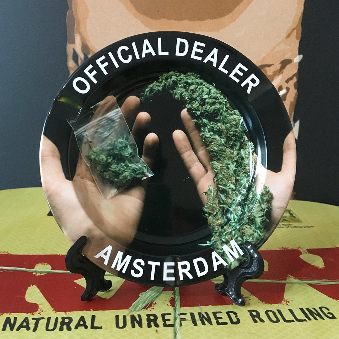 MoonRockcoffesh's tweet photo. Official Dealer Amsterdam! 🍁
-

Cinzeiro irado e exclusivo pra você!💨
👽Pedidos na DM!

#officialdealer #420 #Weed #maryjane #marijuana  #delivery #rj #madeira #cachimbo #babiloniabrasileira #fyaman #fyababilon #reggae #amsterdam  #headshop #cannabiscuture #cannabscommunity https://t.co/EtVgVFvPw9