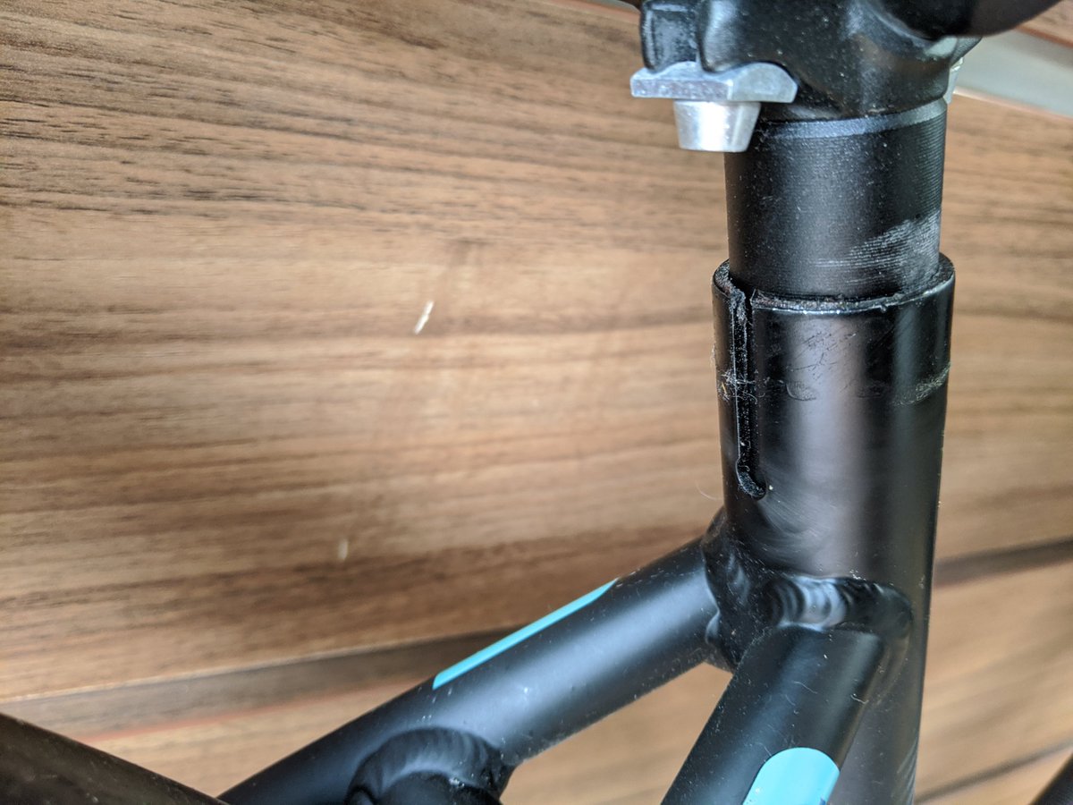 Saito1984's tweet photo. Ich wusste Garnicht das wir so einen akuten #Ersatzteile Mangel in Deutschland haben. Diesem #Kunden haben sie #Lenker, #Vorbau, #Ständer und #Sattelklemme #geklaut und dies sogar akribisch demontiert ohne Anbauteile zu beschädigen. 🙈 #Fahrrad #Werkstatt #Fahrradwerkstatt https://t.co/EKXSjgEq8r