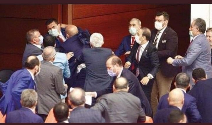 Arkadan saldırdı diyen dümbükler var.Ulan sizin önünüz neyki arkanız ne olsun.Ellerine sağlık <a href="/OlcayKilavuz/">Olcay Kılavuz 🇹🇷</a>