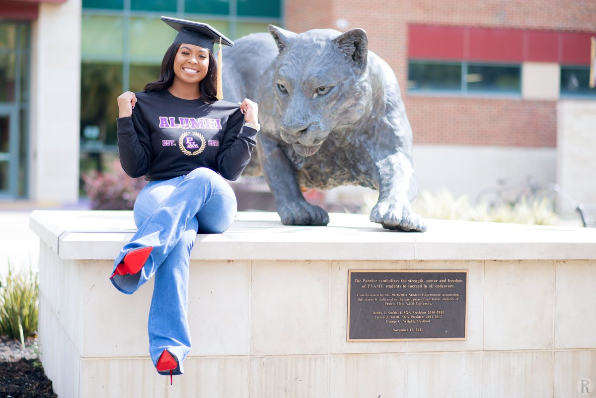 _mcmilly's tweet image. They say anything’s possible, just gotta dream like you’ve never seen obstacles.

Prairie View A&amp;amp;M University
Bachelor of Science in Nursing 🩺👩🏽‍⚕️
RN Loading . . .
#PVGradSwag #PV20 
📸: @JDeRouen_