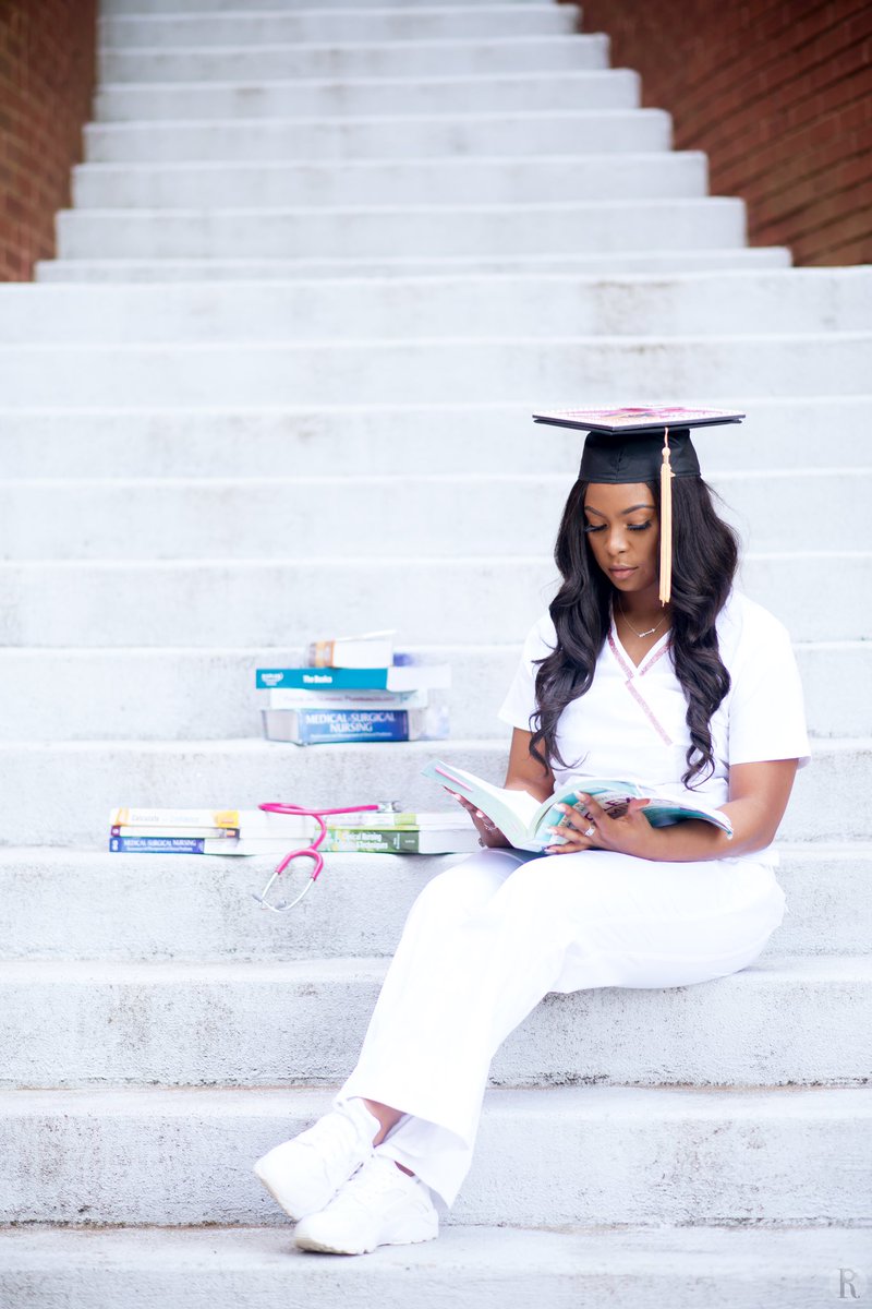 _mcmilly's tweet image. They say anything’s possible, just gotta dream like you’ve never seen obstacles.

Prairie View A&amp;amp;M University
Bachelor of Science in Nursing 🩺👩🏽‍⚕️
RN Loading . . .
#PVGradSwag #PV20 
📸: @JDeRouen_