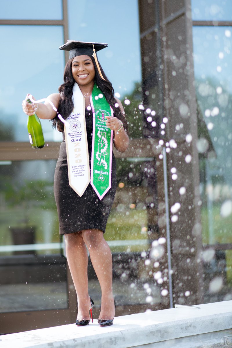 _mcmilly's tweet image. They say anything’s possible, just gotta dream like you’ve never seen obstacles.

Prairie View A&amp;amp;M University
Bachelor of Science in Nursing 🩺👩🏽‍⚕️
RN Loading . . .
#PVGradSwag #PV20 
📸: @JDeRouen_