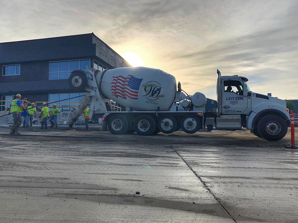 RevolutionMixer's tweet photo. Thank you, Leitzen Concrete and Knutson Construction! Awesome to see our trucks in action while you helped with the last pour on the newest addition to our Dodge Center Headquarters! 

#McNeilusMixers #McNeilusBridgemaster #TeamMcNeilus #ConcreteConstruction https://t.co/vWGZec9lfc