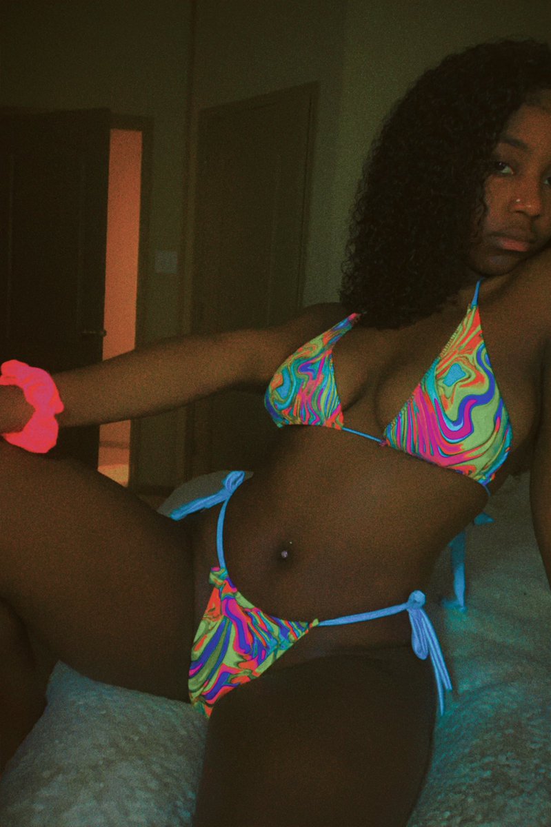 NatTheBarbie's tweet photo. Small waist pretty face 🤪bikini made by me https://t.co/YvHzGli2Ry