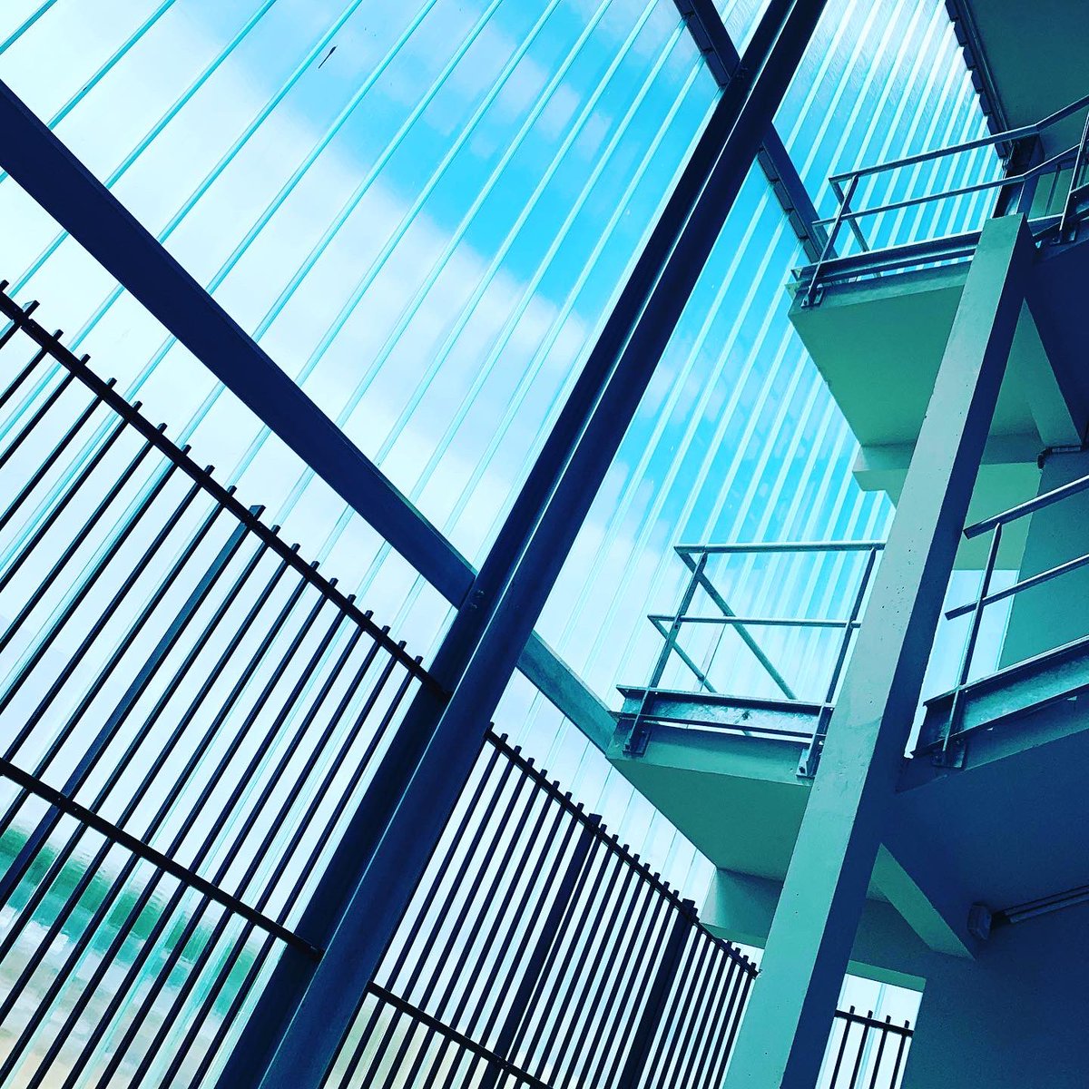 accrover's tweet photo. Façade en verre #Profilit sur poste source RTE @villeneuvesaintgeorges #legendreidf 

Entreprise basée à 
@VilledeDrancy https://t.co/MxomJ6UNQl