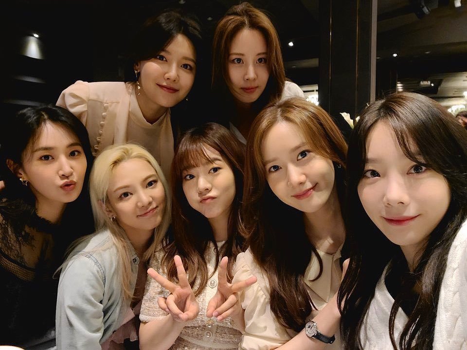 beyoongc's tweet photo. I just realized it has been 1 month since the girls reunited again for the first time in 2020 god knows how much i miss this dorks already 😭 https://t.co/wfSfCTPHm1