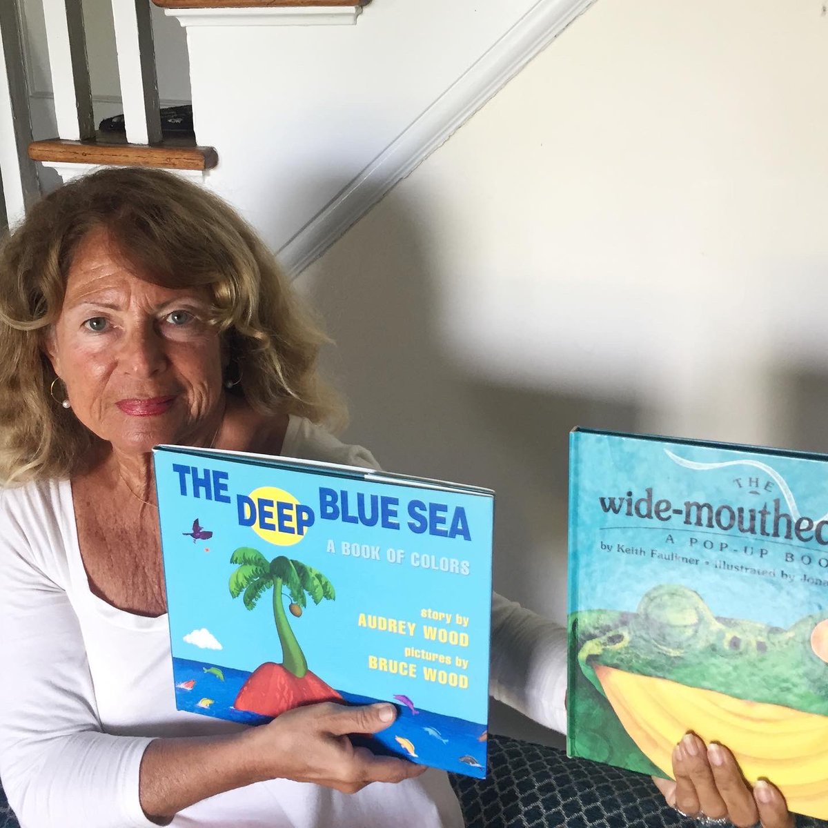 discoverWCM's tweet photo. Tune in today at 11am for story time with Jeannette on Zoom!! Let’s take a dip in the deep blue ocean and learn all about our friends who live underwater! 🐳🐙🦀🐠 Every Wednesday at 11!
https://t.co/rZd0ay7HsM
#WCMAtHome #storytime #momlife #kids #onlinelearning https://t.co/ynBOEqjDm0