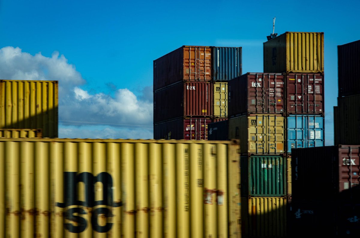 EURail_JU's tweet photo. 🛤️There is no #EUGreenDeal without #rail
Rail freight will be key in supporting a sustainable and digital logistic value chain in 🇪🇺. Discover and explore the importance of #Shift2Rail innovations in the field ➡️https://t.co/ZckqdoRuoi
#EUrail @erp_news @Trafikverket https://t.co/fbdSR59VtV