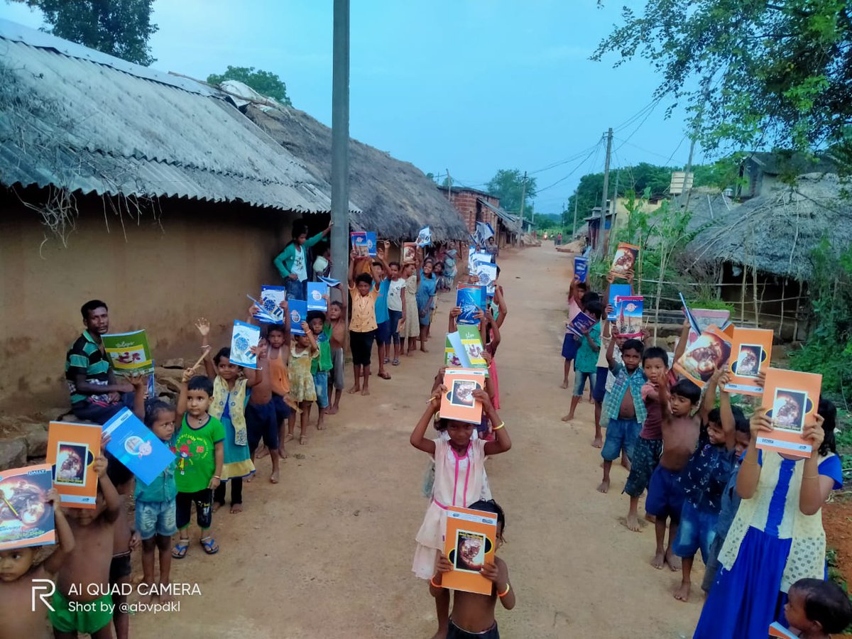 Arijeetodisha's tweet photo. 43rd day of continuous #SEVAWORK by #ABVP Dhenkanal https://t.co/lJgnBlg12X we reached a Sarankhya village of Kankadapala gp.  we distributed #STUDENTKIT, soaps, biscuits, to students  in &amp; taught students  the basic hygiene practice for healthy life. @ABVPVoice @nidhitripathi92 https://t.co/IB07wUFkpF
