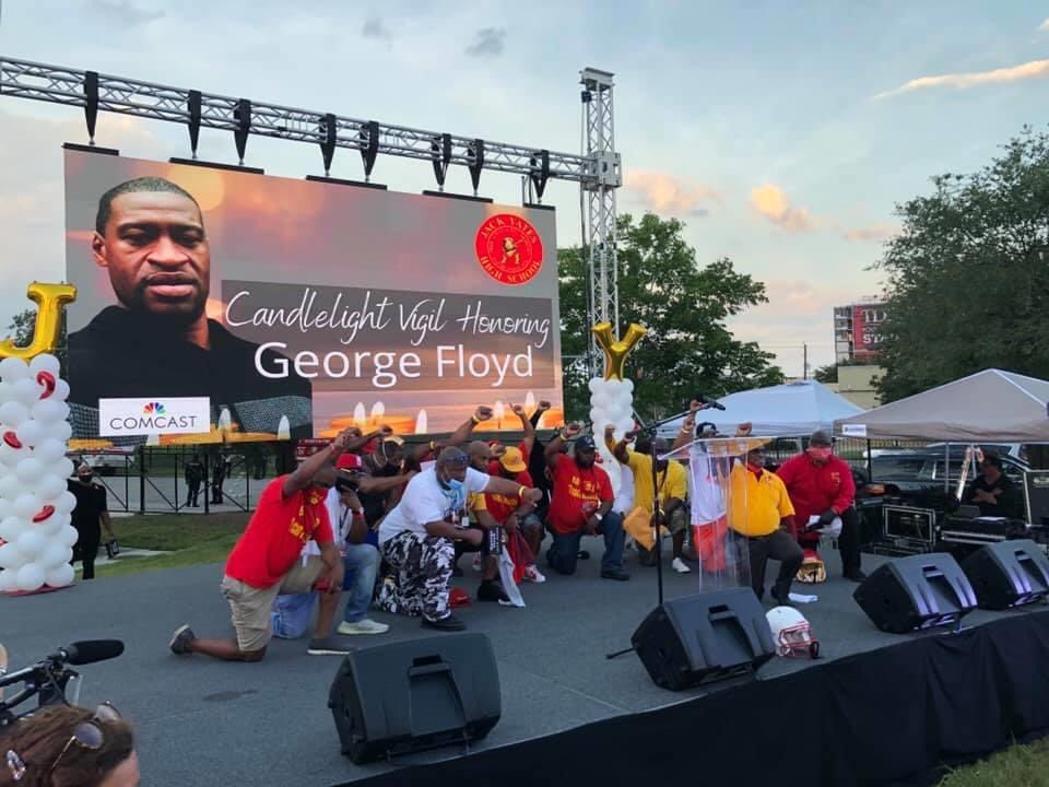 JackYatesHigh's tweet photo. We would again like to extend our condolences to the family and friends of #GeorgeFloyd, Jack Yates HS Class of ‘93. Once a Lion, always a Lion. 
❤️💛 @tguilloryHISD @HoustonISD https://t.co/lN1FJdsonl
