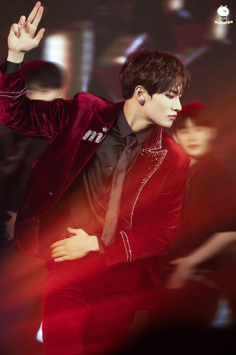 myeuphoriasvt's tweet photo. Sooo apparently it looks like I'm still not over the "My House" MingMing yet... still funny how the first performance came out something like three years ago in MixNine but I still fangirl over it T_T

#UNINE #YaoMingming
Credits to owner for photos. https://t.co/nxZsHf15vj