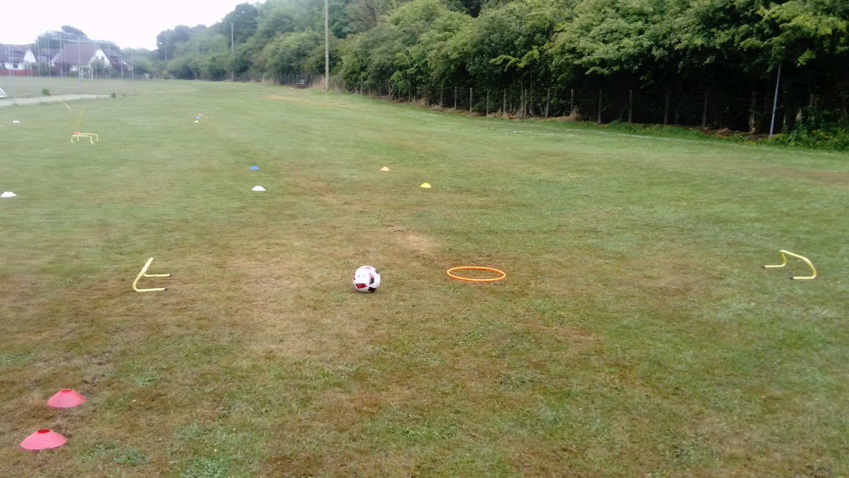 mightygibb09's tweet photo. Great to see @megza06 @Abi_Thompson12 @Melissa__7 and young Jaden Fender going through there paces in the one to one sessions quality efforts by them all #qualityplayers https://t.co/2niXwm9th8
