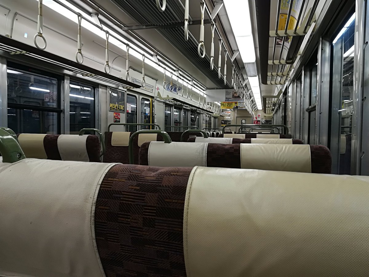marukitoken's tweet photo. 新快速も１両に１人...こちらはなぜか快適 https://t.co/4gwcomCQLD