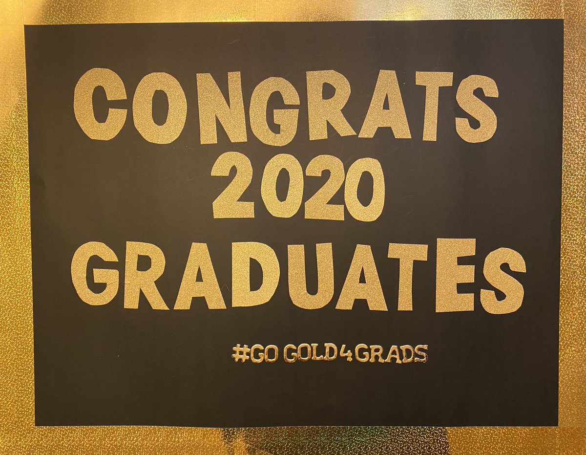 Félicitations classe de 2020 <a href="/JeanneSauveFIPS/">Jeanne Sauvé FIPS</a>! 🎓 Allez les jaguars! 🐾 #GoGold4Grads #TVDSB