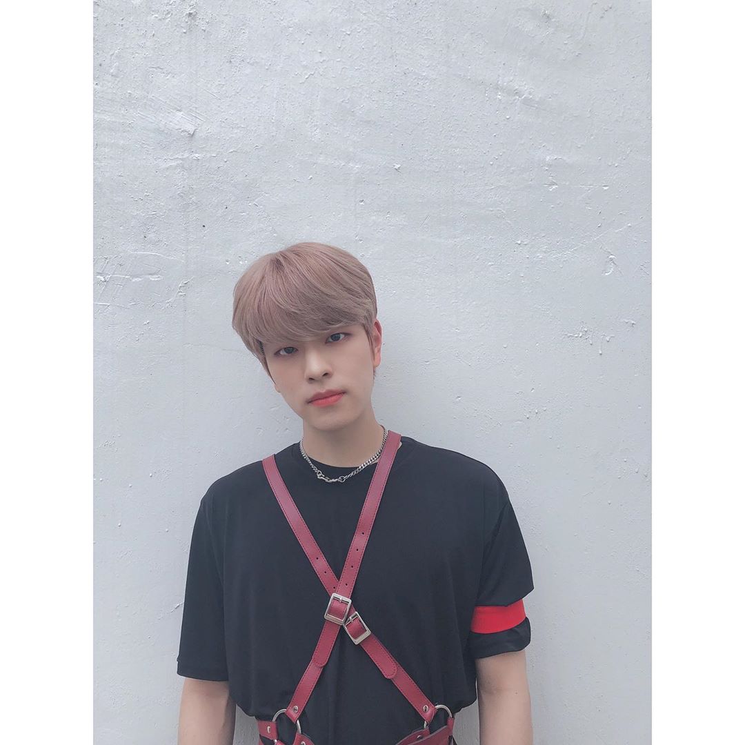 skzlatam__'s tweet photo. ── insta (Seungmin) 2/3
"¡¡¡Finding (SKZ) God Edition!!!✌️
#SeungStagram #FindingStrayKids"
* La descripción también puede significar "La nueva temporada de Finding SKZ"
eng. StrayKids_C9
@Stray_Kids #StrayKids #스트레이키즈 #GO生 #GOLIVE #神메뉴 #GodsMenu https://t.co/zhBpEwKeDS