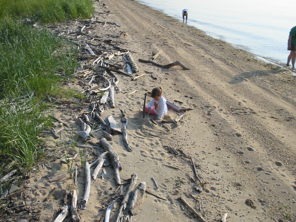 Texas_Aggie1992's tweet photo. @FlourishTAMU Best Family Vacation photo.  Banks of Potomac River hunting fossilized sharks teeth in Caledon Park. (Never take natural resources from protected lands; all we left with was cool pics) https://t.co/WR7EUB0TO2