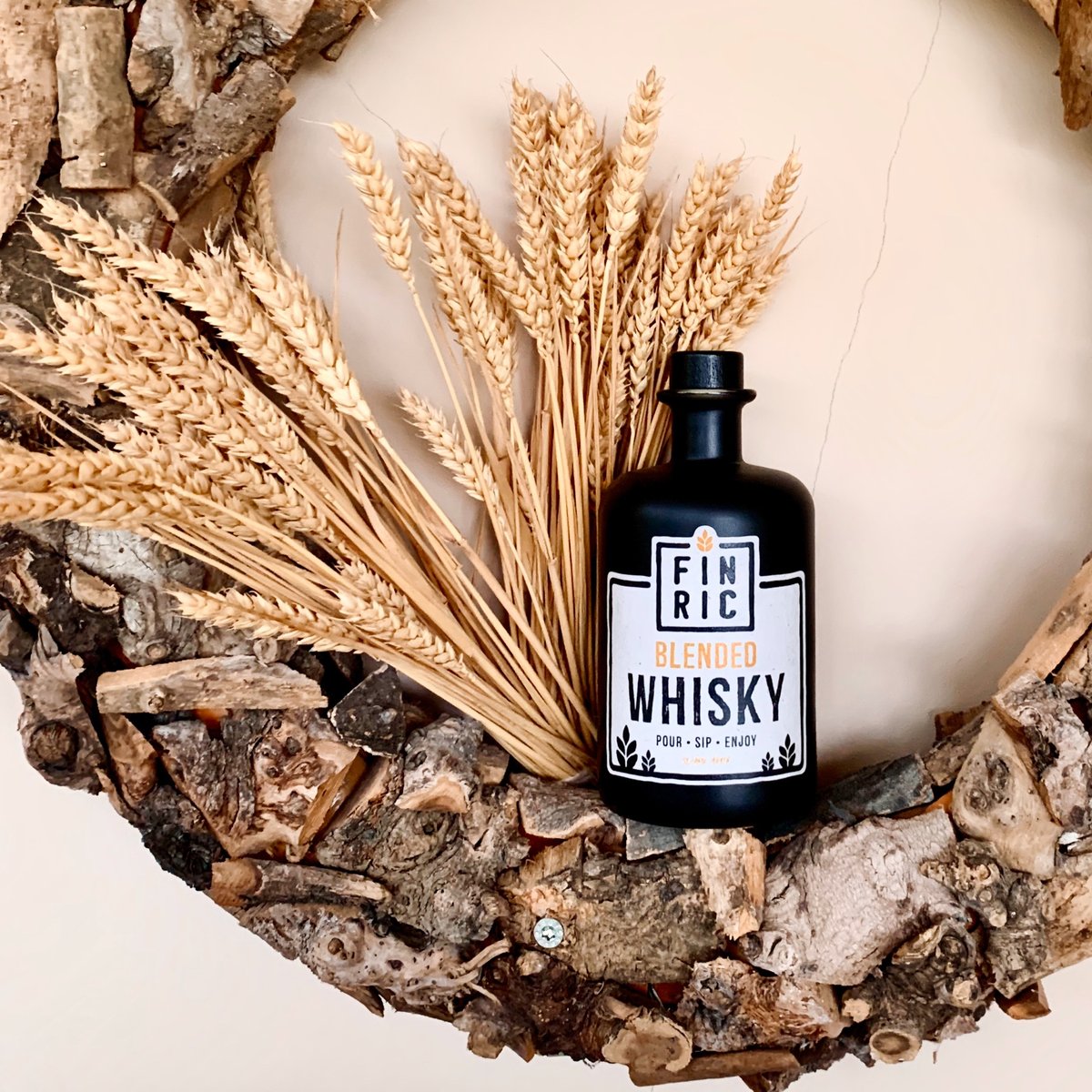 finricwhisky's tweet photo. FINRIC Whisky ist fruchtig und ausgewogen im Geschmack.
#poursipenjoy
https://t.co/czrHAmcOOt
#whisky #finricwhisky #finricblendedwhisky #finric #blend #blendedwhisky #blendedscotch #scotchwhisky #scotch #scotchgram #homebar #lifestyle #getreide #design #entspannen #gönnen #gut https://t.co/LO5KJTCp5y