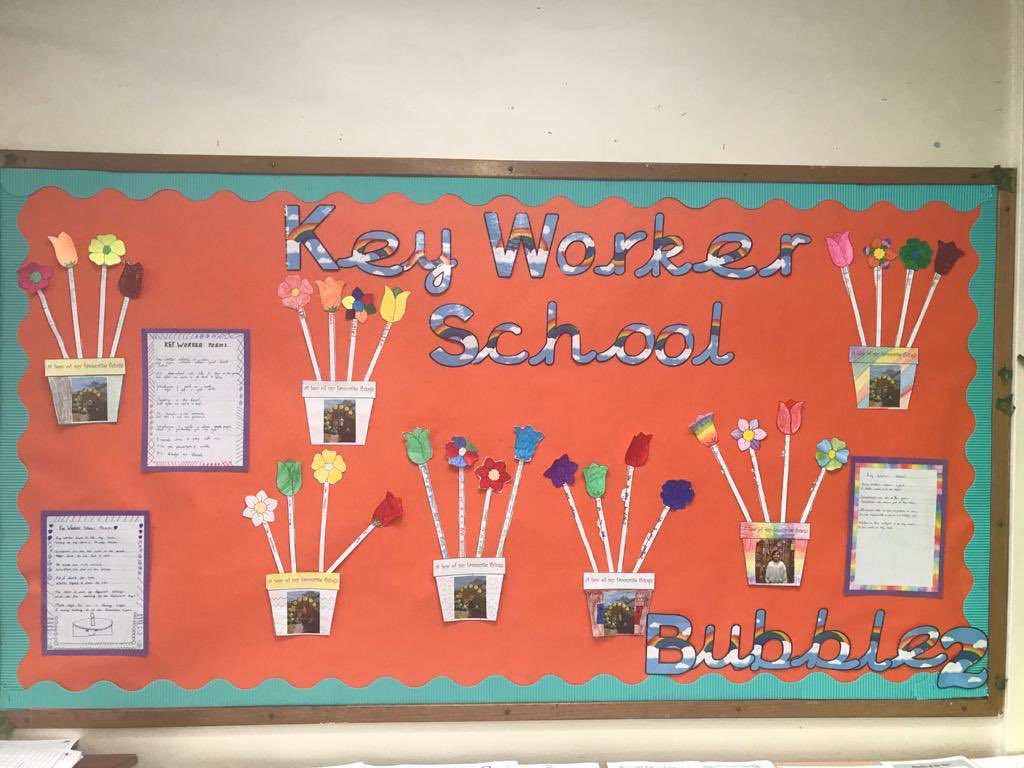 FairFieldJrSch's tweet photo. Amazing displays by Key Worker School #ffjs #staysafe #keyworkers @StJohnsRadlett 📚🌻😍 https://t.co/OegN95aFRa
