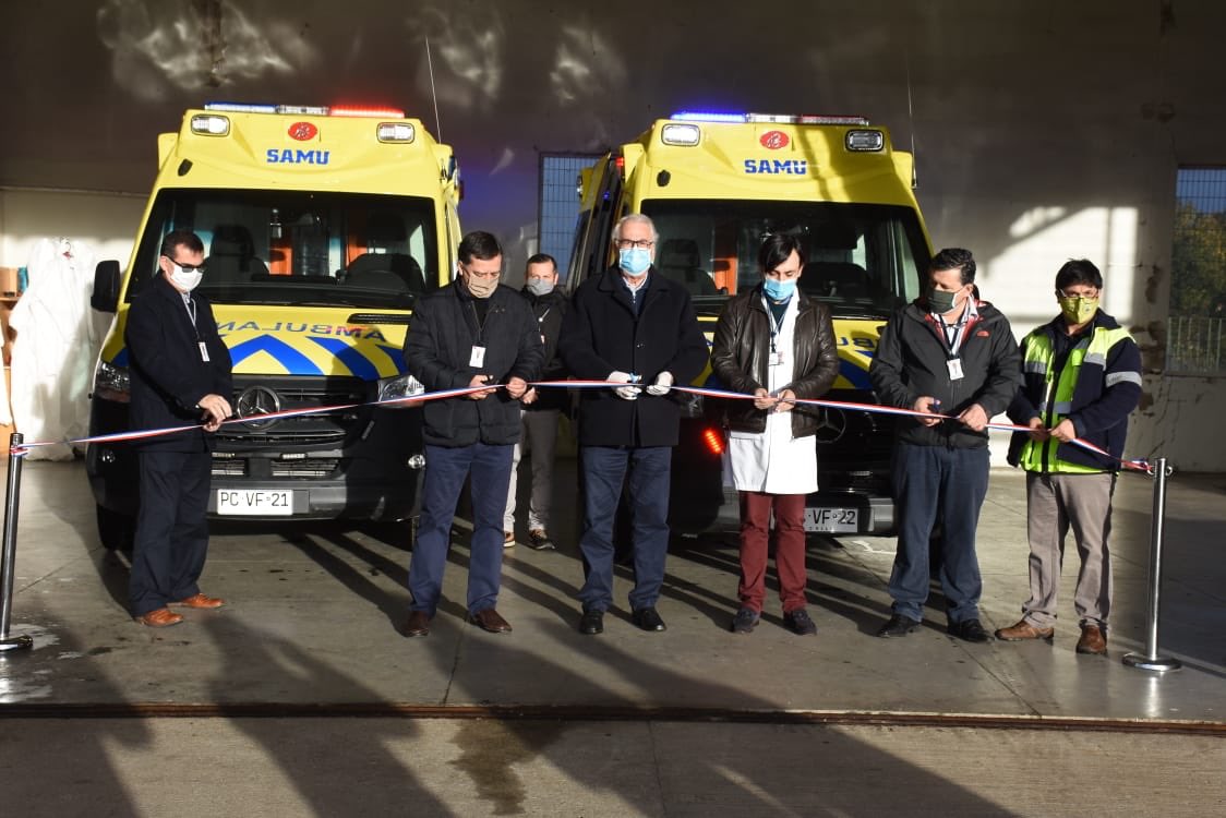En #Osorno el Intendente <a href="/HarryJurgensen/">Harry Jürgensen Caesar</a> hace entrega de dos nuevas ambulancias para el <a href="/SSaludOsorno/">SSOsorno</a>, las cuales fueron adquiridas con fondos del @GoreLagos @Int_LosLagos <a href="/corepalena/">fernando hernandez Core Palena</a> <a href="/JuanOrtizBohle/">Juan Ortiz Bohle</a> <a href="/muni_osorno/">muni_osorno</a> <a href="/GaGonzalezGGG1/">Gabriel González GGG</a> <a href="/montana_wama/">Alejandro Montana</a> <a href="/KuschdelaP/">Heinz Kusch</a> <a href="/core_los_lagos/">Core Los Lagos</a>