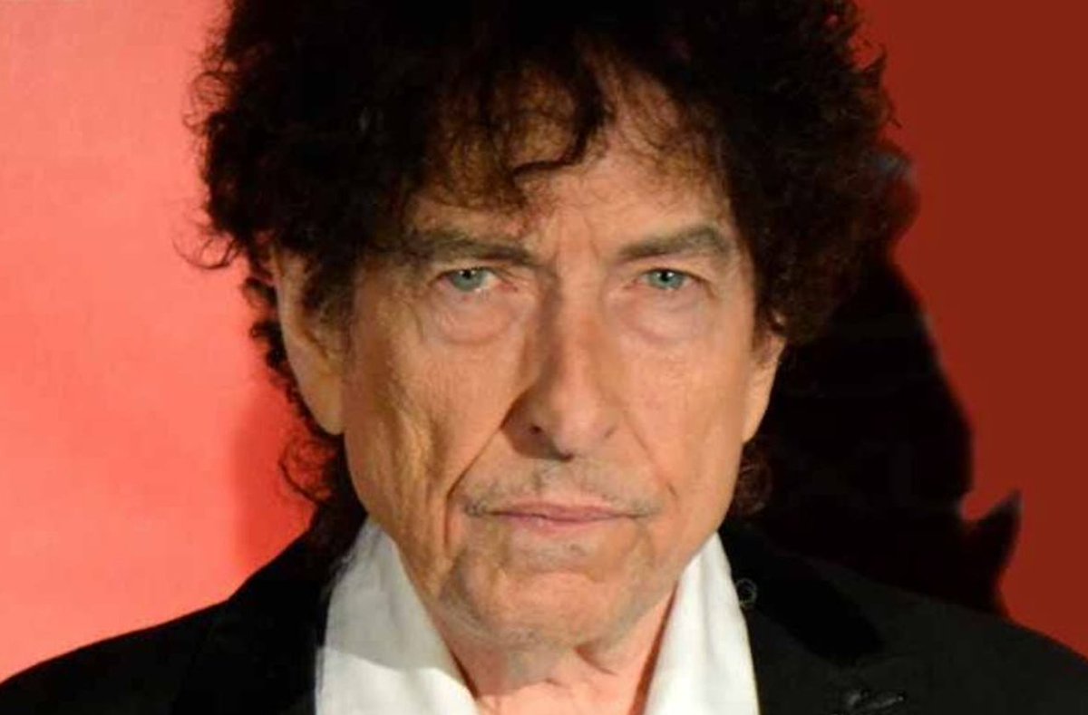elmundotoday's tweet photo. Bob Dylan subasta su autógrafo de Loquillo para recaudar fondos para la lucha contra el coronavirus: https://t.co/9L8QHEVRDs https://t.co/sWUAsyJGkI