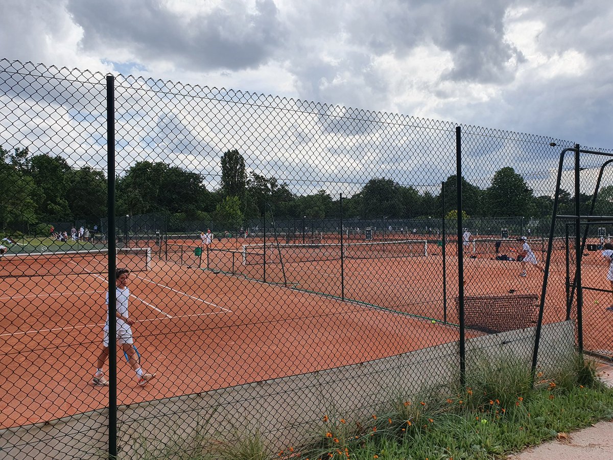 Magnifique.  Le bonheur retrouvé avec des courts pleins pour les écoles de tennis du mercredi !